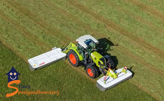 Claas tractor met maaimachine