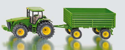 groene speelgoed tractor met aanhanger