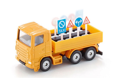 speelgoed vrachtwagen met verkeersborden