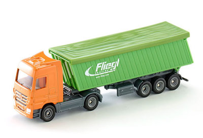 vrachtwagen met fliegl tipping oplegger