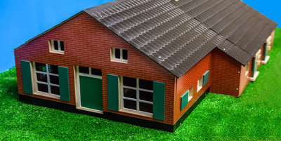 houten woonhuis met boerderij