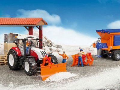 Sneeuwschuiver met Steyr tractor
