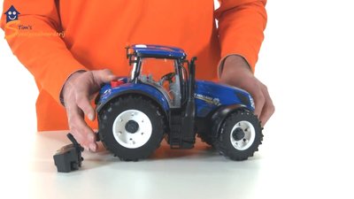 blauwe speelgoed tractor