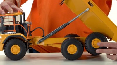 bruder volvo gele dumptruck